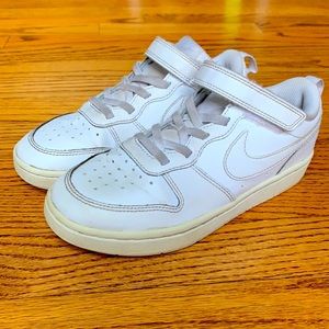 Girls Nike Big Kid Court Borough Low Tops SIZE 2